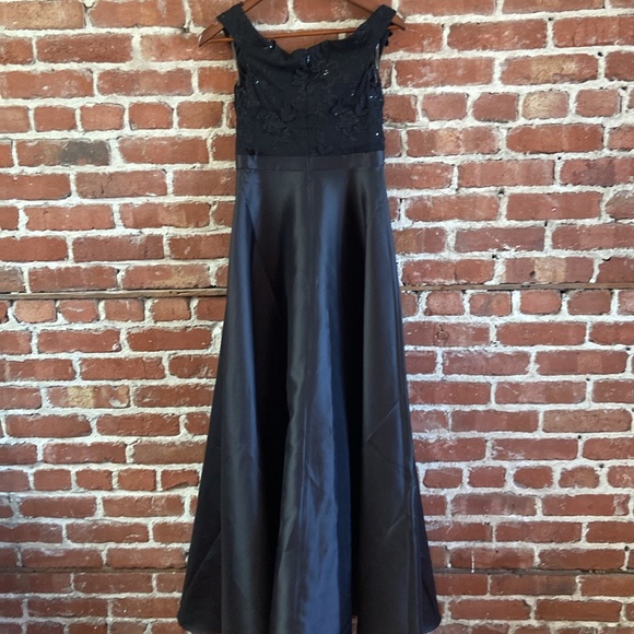 Coast Black satin and lace ballgown US4 - Picture 3 of 5